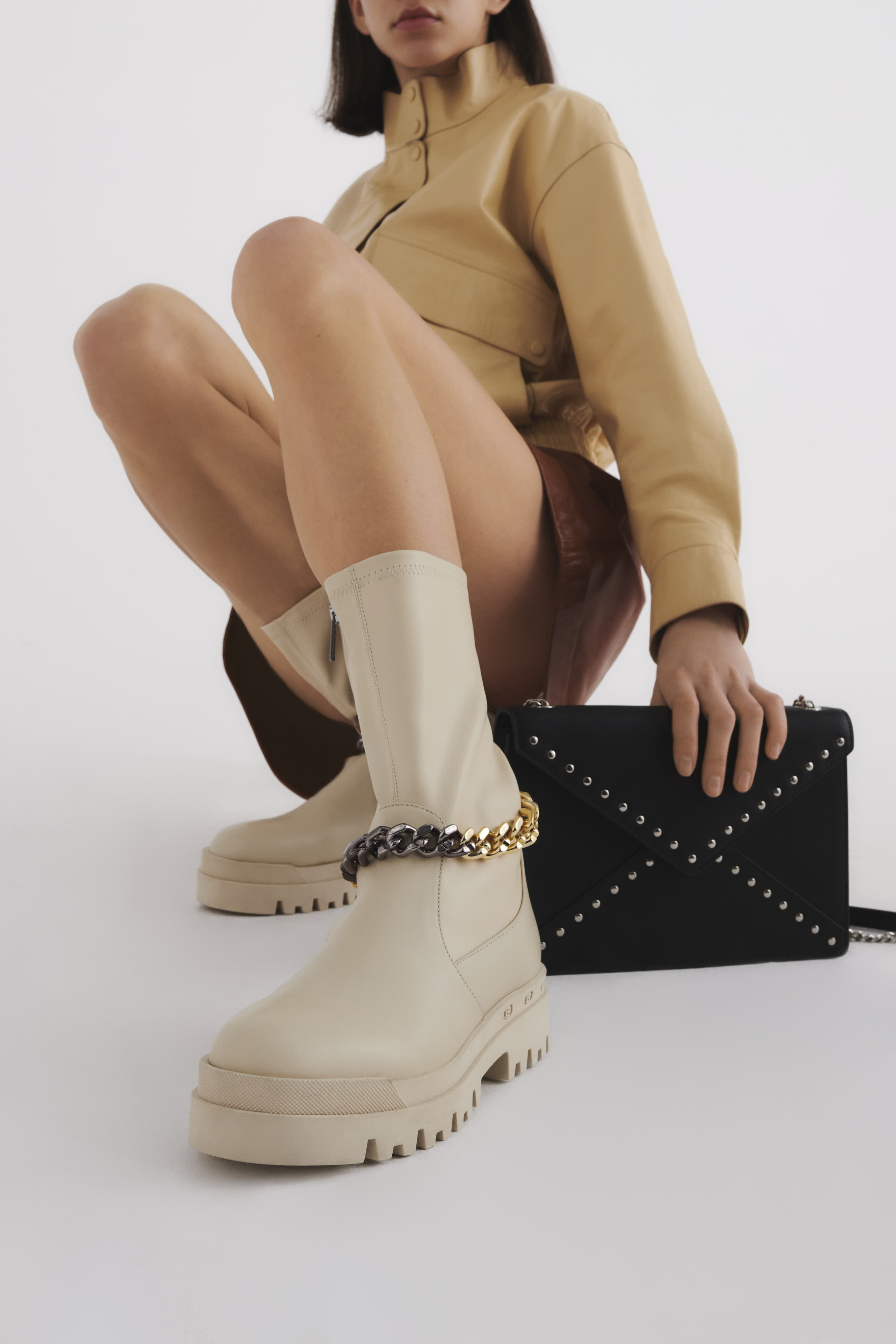 Styling béžových kozaček pro různé příležitosti